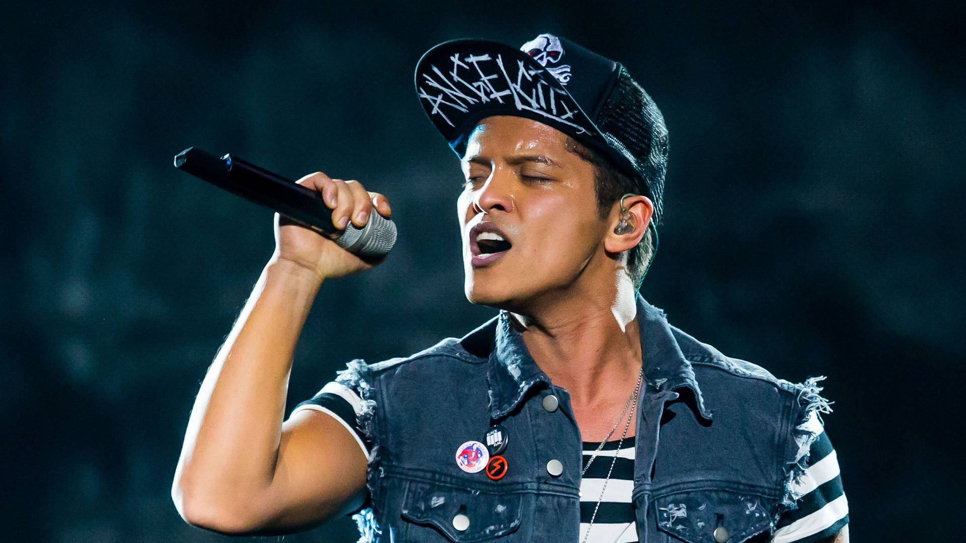 Bruno Mars presenta a la nueva generación Mars: talento, familia y emoción en 'Burning Love' Bruno Mars presenta a la nueva generación Mars: talento, familia y emoción en 'Burning Love'