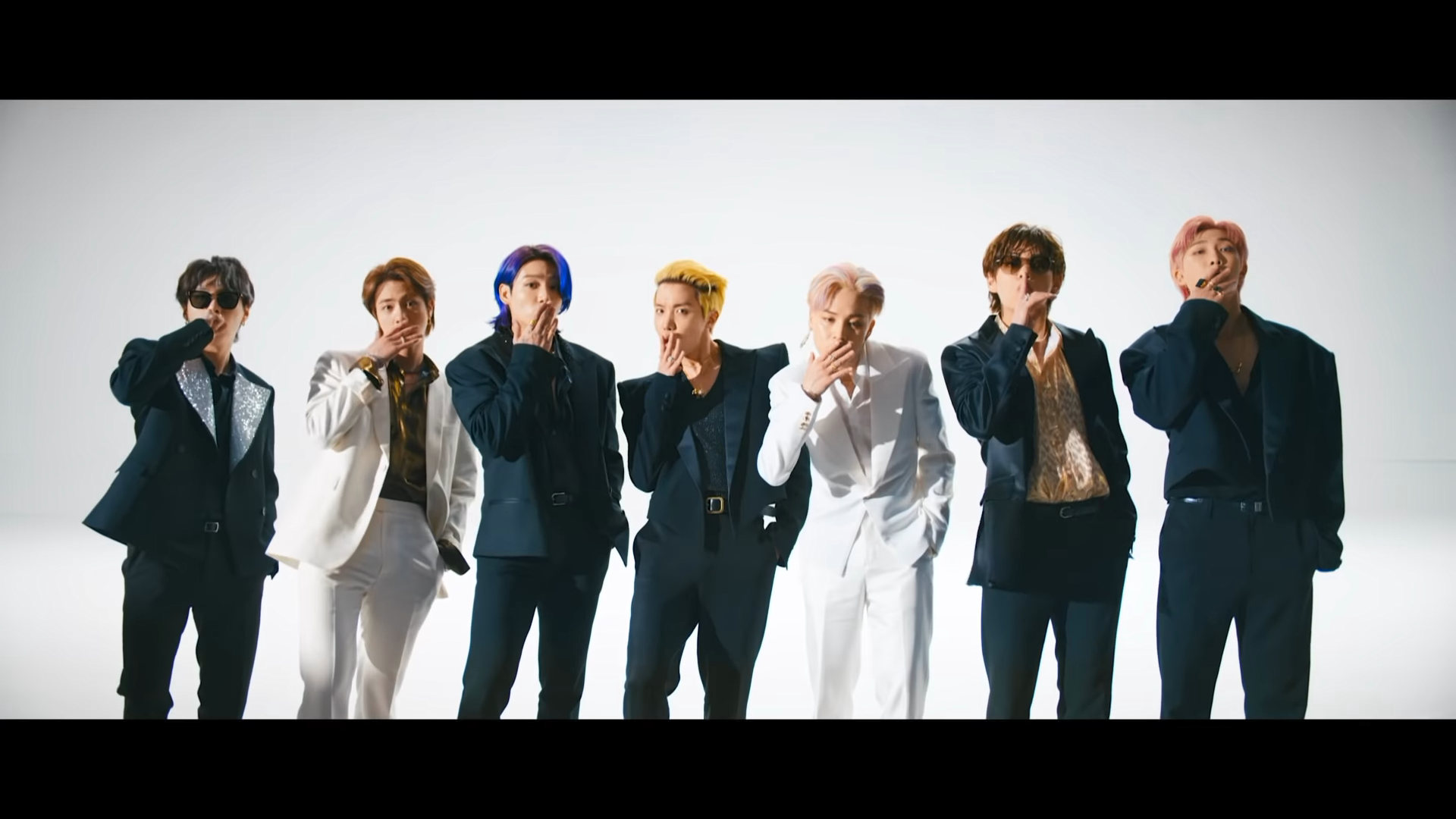 BTS Y SU VERSIÓN NAVIDEÑA DE BUTTER BTS Y SU VERSIÓN NAVIDEÑA DE BUTTER
