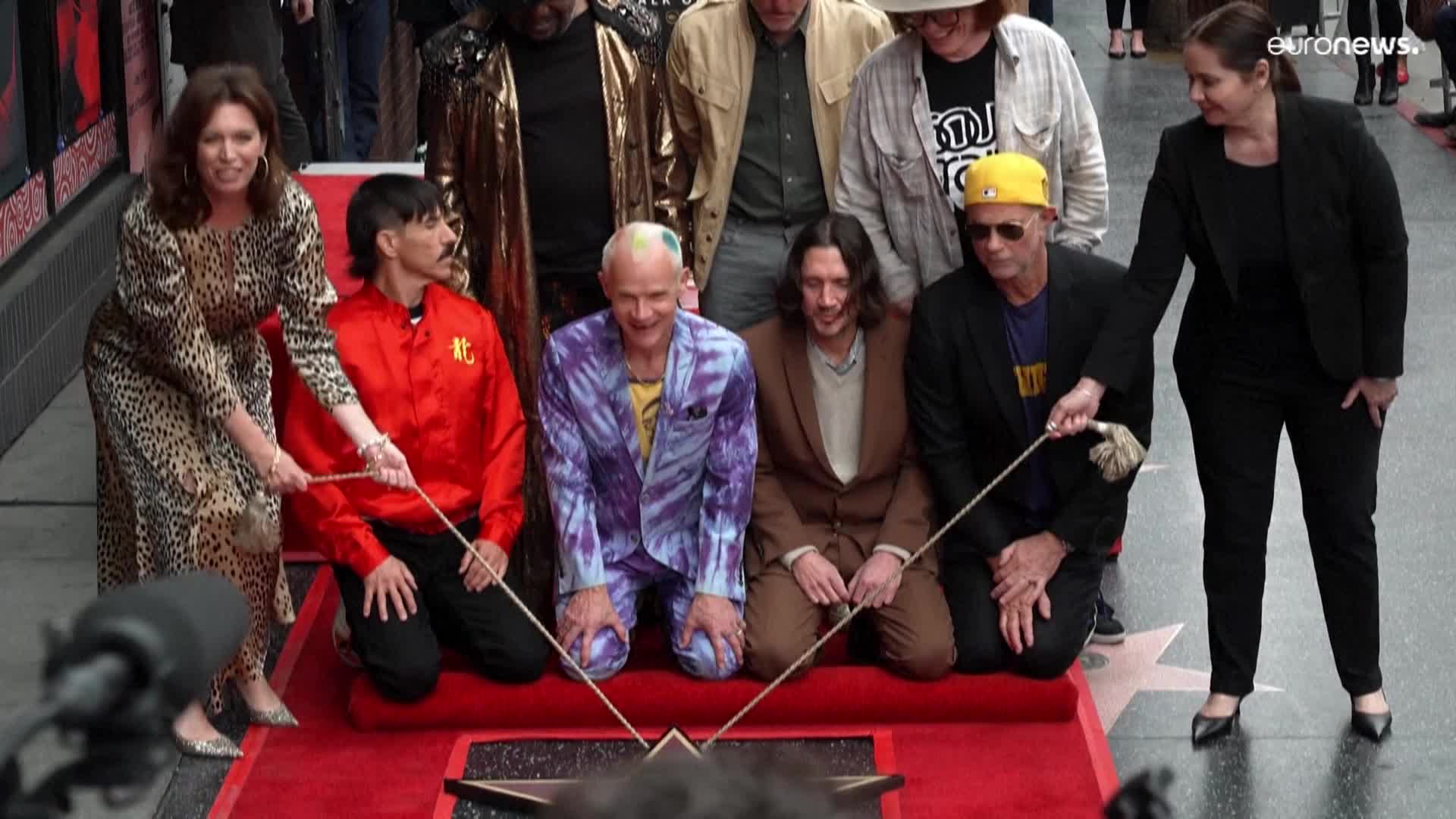 RED HOT CHILLI PEPPERS RECIBiÓ SU ESTRELLA EN EL PASEO DE LA FAMA